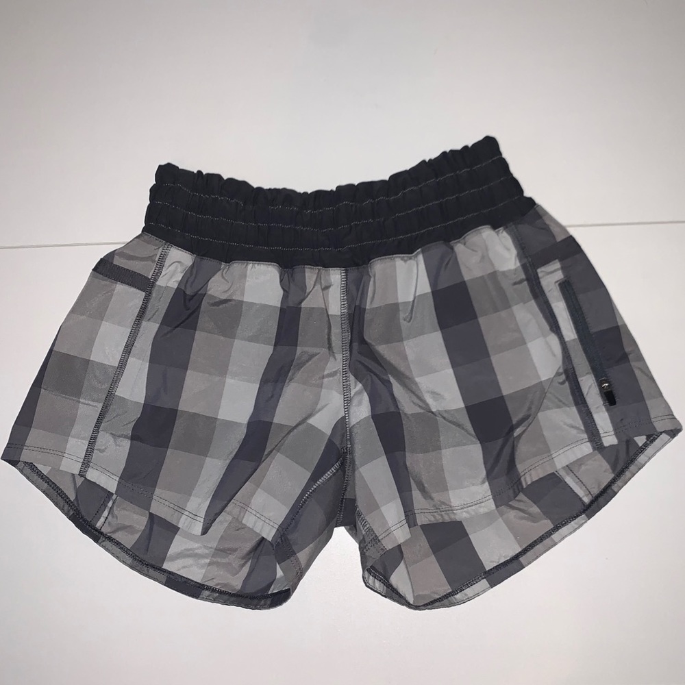 Lululemon track that short black and grey plaid